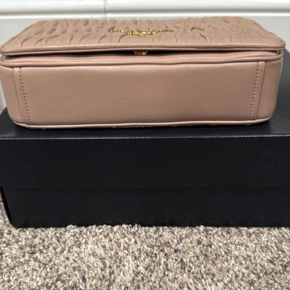 ❌SOLD❌Prada beige Napa Gaugre Crossbody gold hardware comes in full kit box - Picture 4 of 7